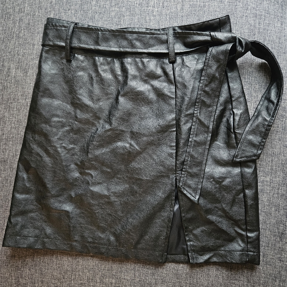 SHEIN Black Faux Leather Mini Skirt